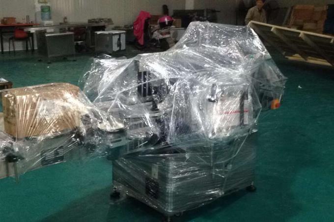 Etiketovací stroj na fľaše z hliníkovej zliatiny Opp pre okrúhle fľaše, priemyselný etiketovací stroj