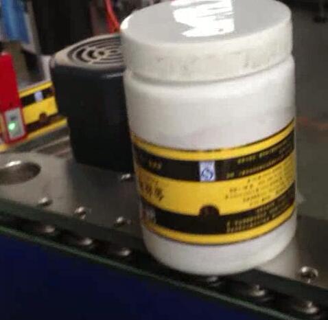 Stroj na označovanie okrúhlych fliaš, fľašovací a etiketovací stroj na fľašu s fľašou na bround