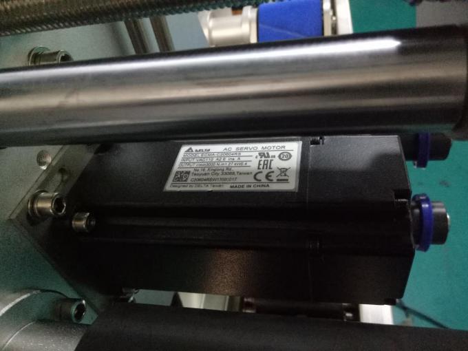 Stroj na označovanie štítkov s nálepkami na fľaše SUS304, obojstranný, s výrobkami osobnej starostlivosti