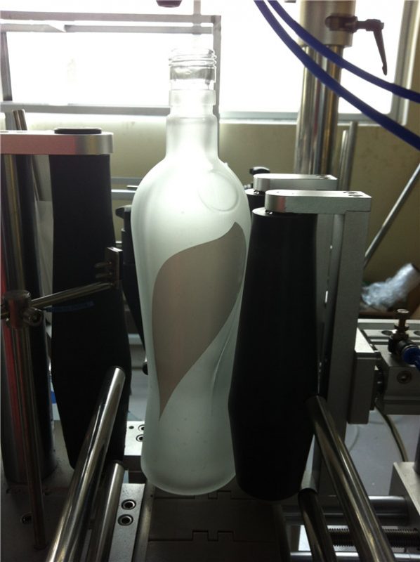 Stroj na štítkovanie štítkov na okrúhle fľaše na nápoje v elektrickom prevedení