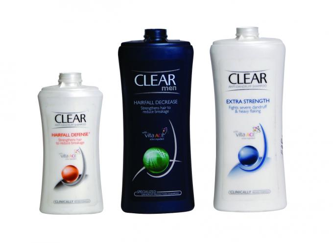 Šampónová fľaša s automatickým štítkovacím strojom