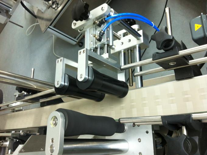 Etiketovací stroj na samolepiace štítky na sklenené fľaše, Etiketovací stroj na sklenené nádoby