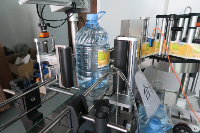 5L etiketovací stroj na okrúhle fľaše s pitnou vodou, samolepiaci stroj na lepenie štítkov