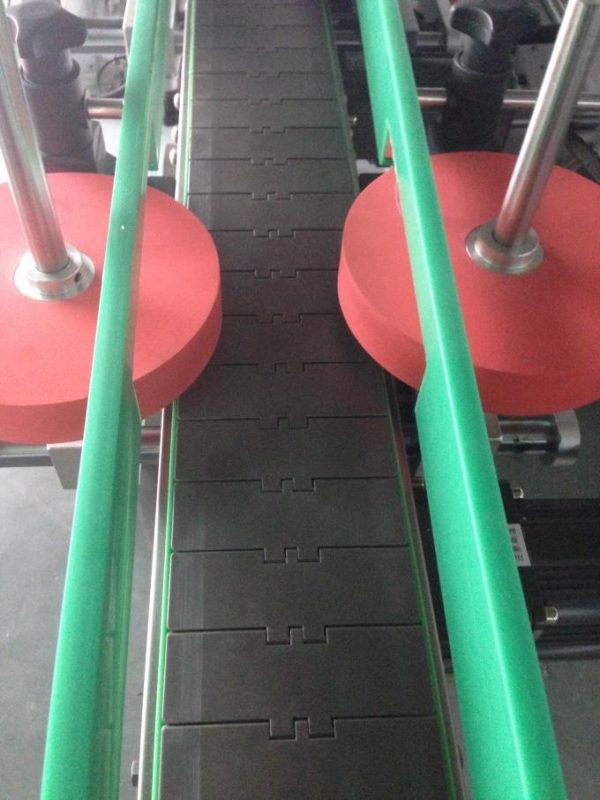 Automatický aplikátor etikiet na fľašu s guľatým / štvorcovým / subuliformným tvarom