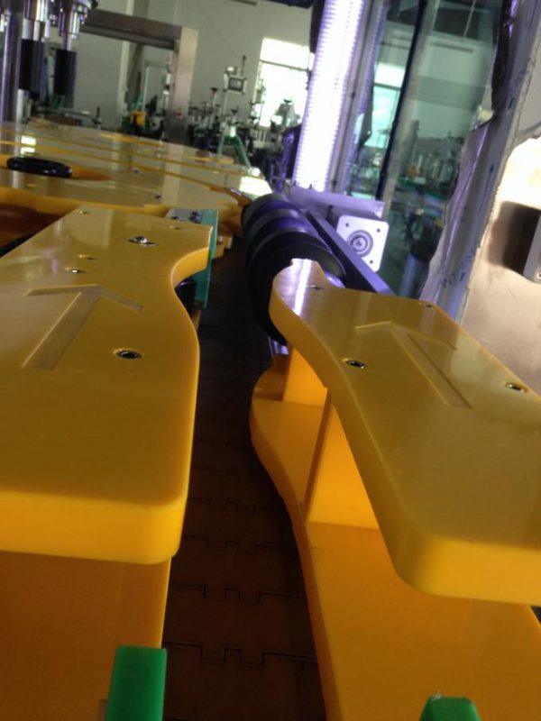 Vysoko výkonný stroj na označovanie fliaš na víno / pivo, etiketovač na okrúhle fľaše