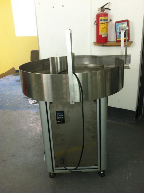 Plne automatické samolepiace zariadenie na nanášanie štítkov obojstranné