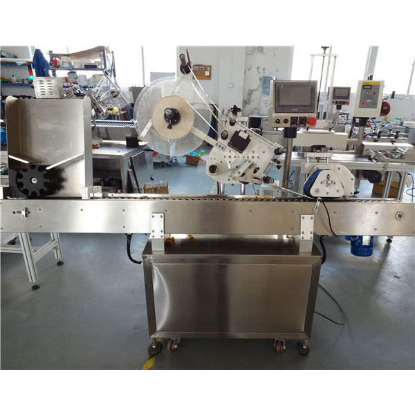 Horizontálny etiketovací stroj Plc Control Economy s vodorovnou etiketou pre mini fľašu