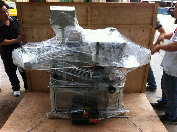 Stroj na označovanie štítkov na okrúhle fľaše s ovocnou / zeleninovou šťavou pre nápojový priemysel