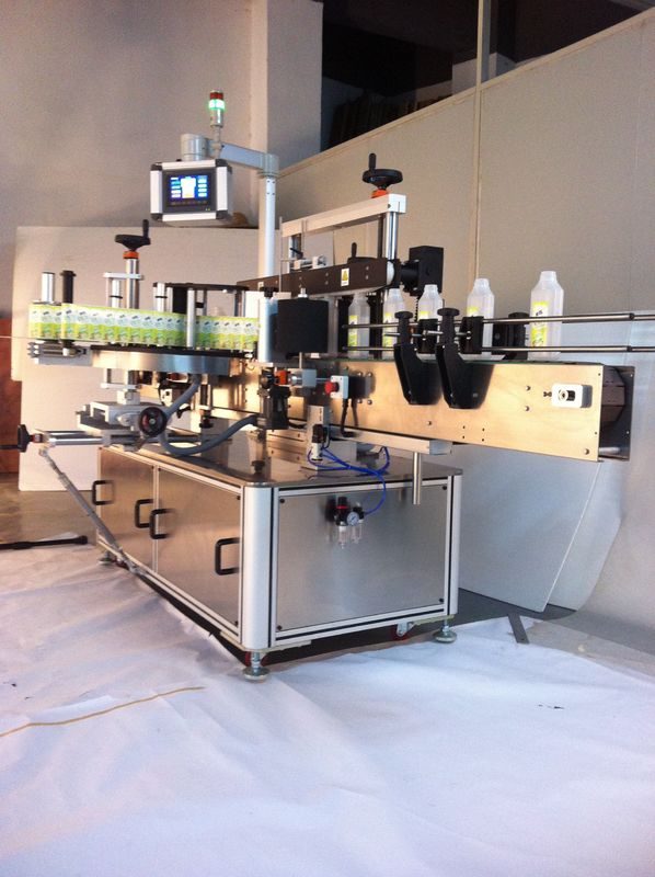 Čína nápoje štvorcový fľašu štítok stroj obojstranný štítok dodávateľ štítkovača