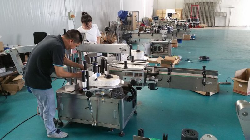 Čína prispôsobený stroj na označovanie fliaš na vodu, automatický štítkovací stroj pre dodávateľa obojstranných dodávok