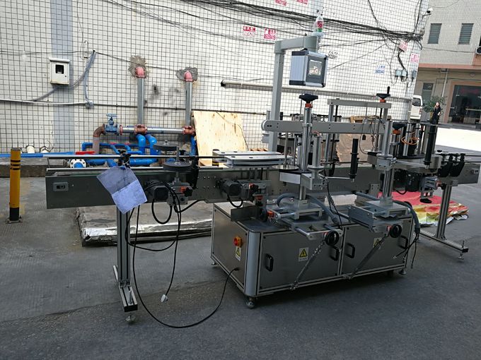 Samolepiaci etiketovací stroj s tromi štítkami, napätie 110 V / 380 V