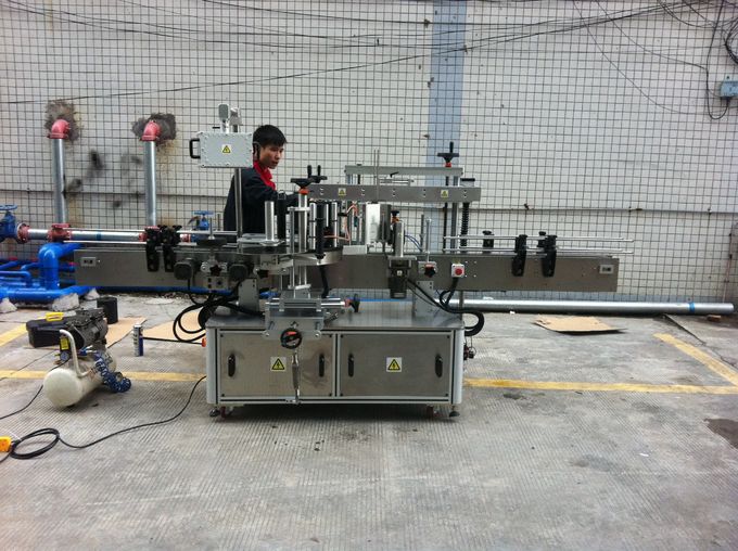 Plne automatický lepiaci stroj na označovanie okrúhlych fliaš pre fľaše s domácimi zvieratami vpredu aj vzadu