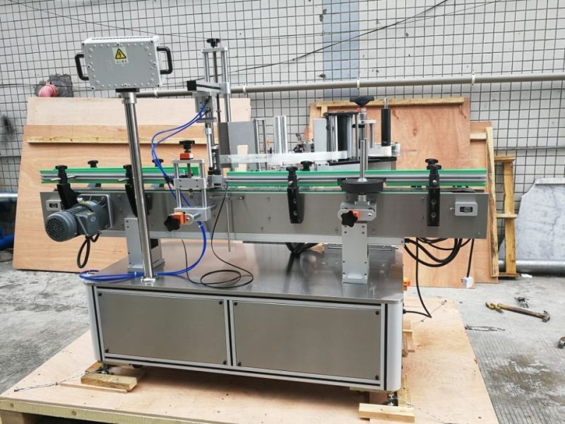 Čína štandardný automatický stroj na označovanie okrúhlych fliaš predný a zadný dodávateľ